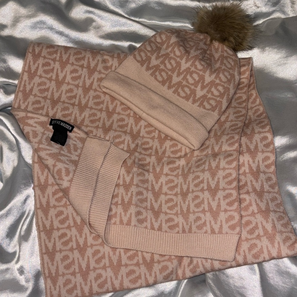 Steve Madden scarf and hat set